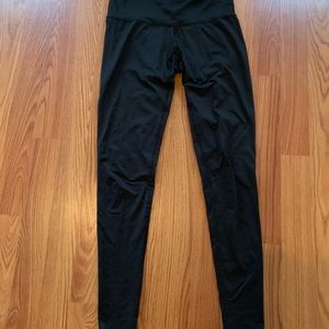 Teeki solid black hot pants